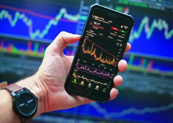 Akcie vs. fondy: Ktorá investícia je pre vás vhodnejšia?