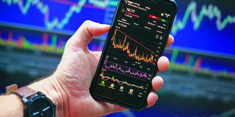 Akcie vs. fondy: Ktorá investícia je pre vás vhodnejšia?